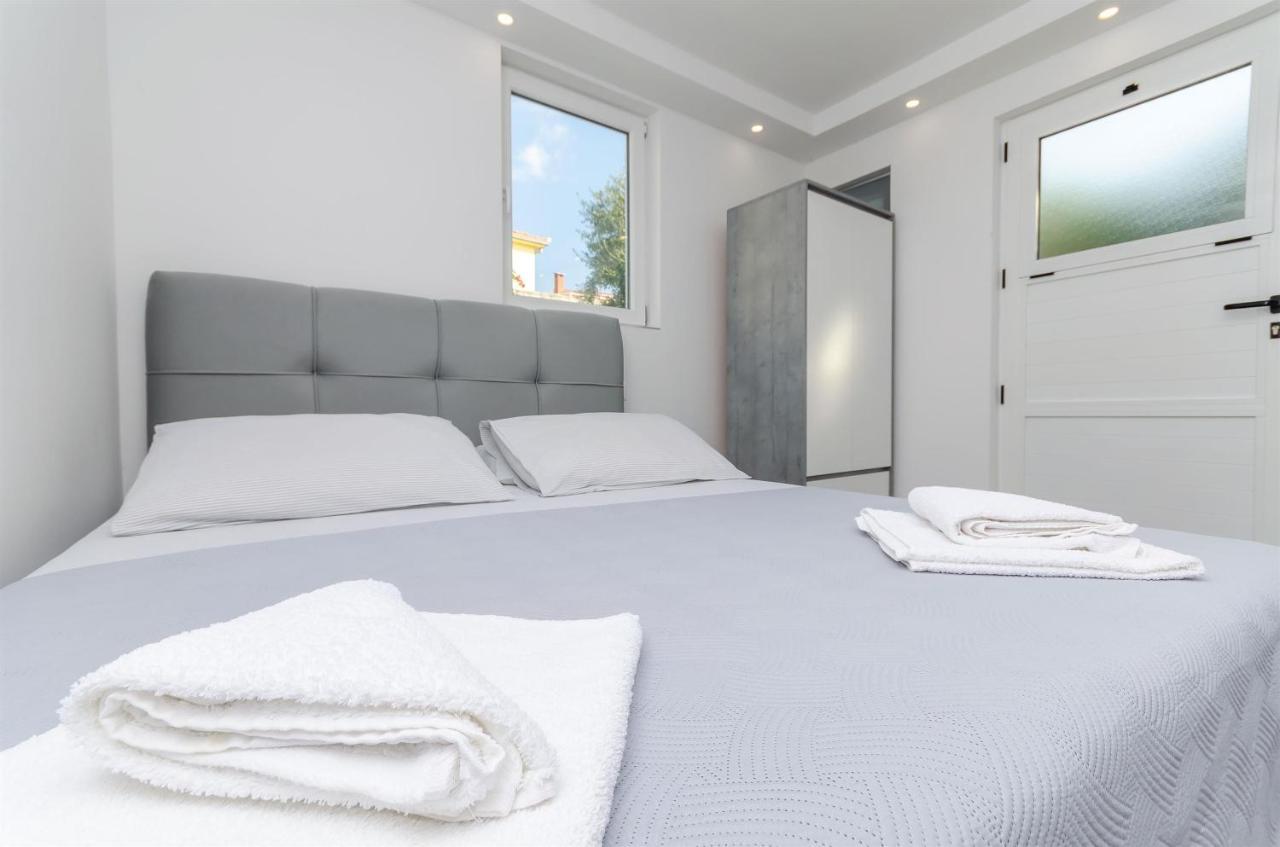 Apartments Milan Rogoznica  Bagian luar foto