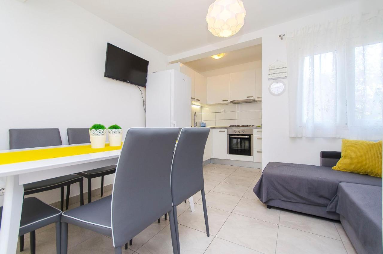 Apartments Milan Rogoznica  Bagian luar foto